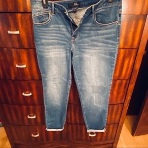 1822 medium wash ankle jeans